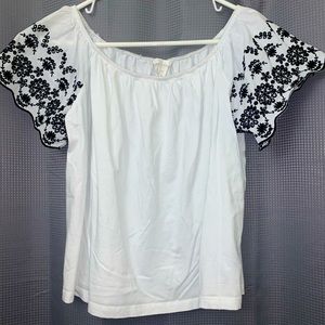 H&M white shirt with sleeve pattern